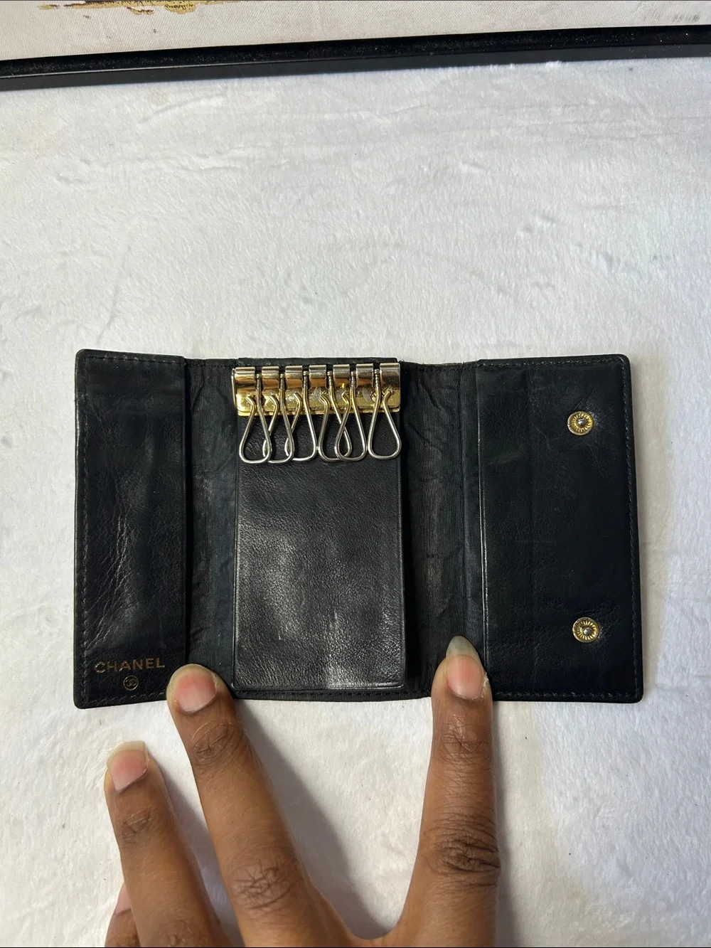 CHANEL Black Caviar Leather key Case with Embossed CC - Picture 2 of 7